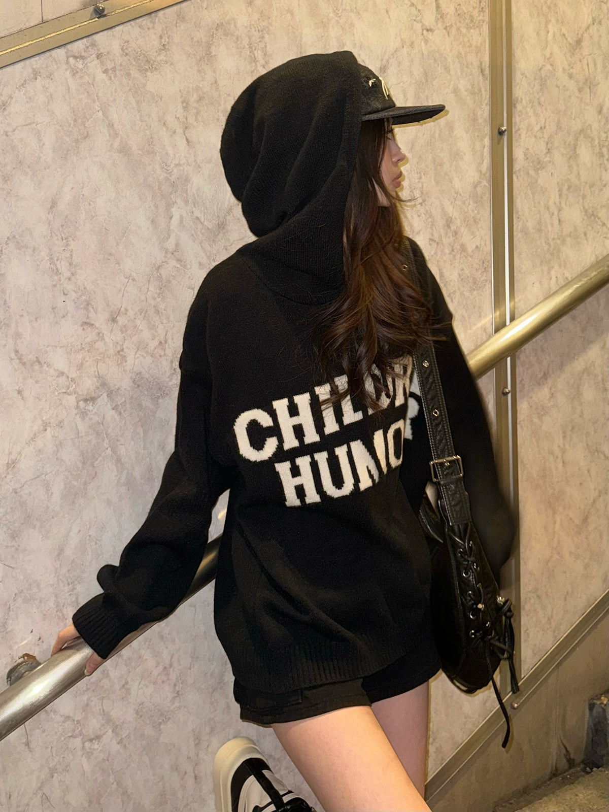 レタリングロゴフーディーニット