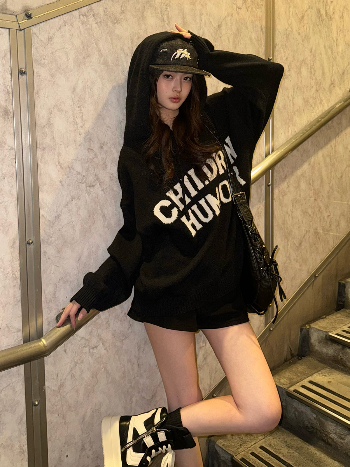 レタリングロゴフーディーニット