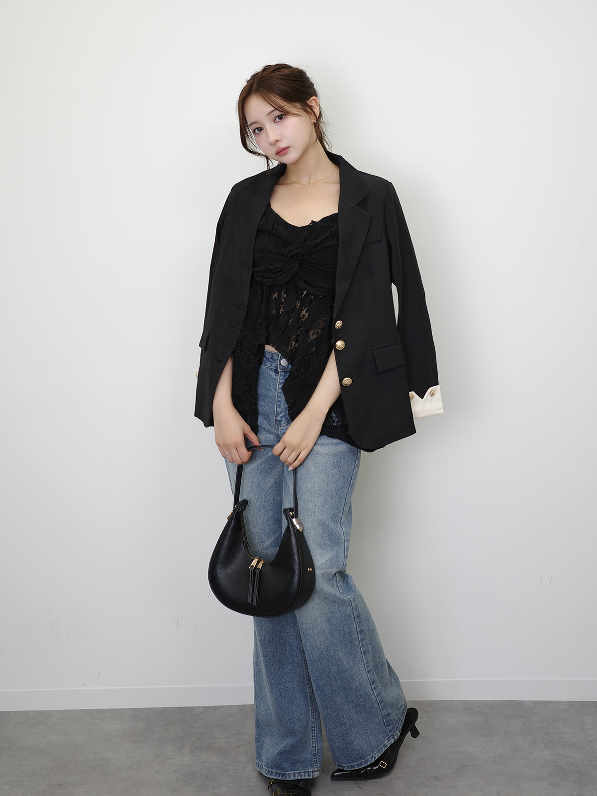 金色纽扣袖口夹克