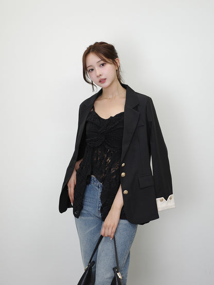 金色纽扣袖口夹克