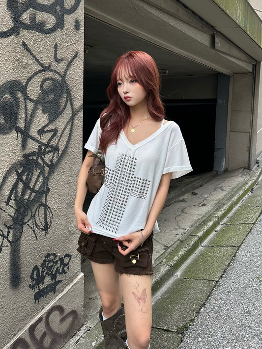 スタッズクロスVネックTシャツ