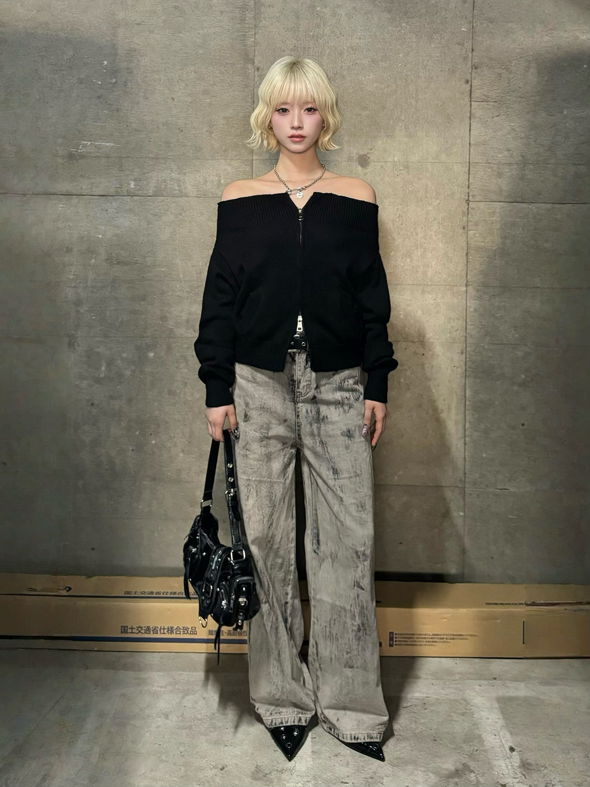 グレーウォッシュデニムパンツ