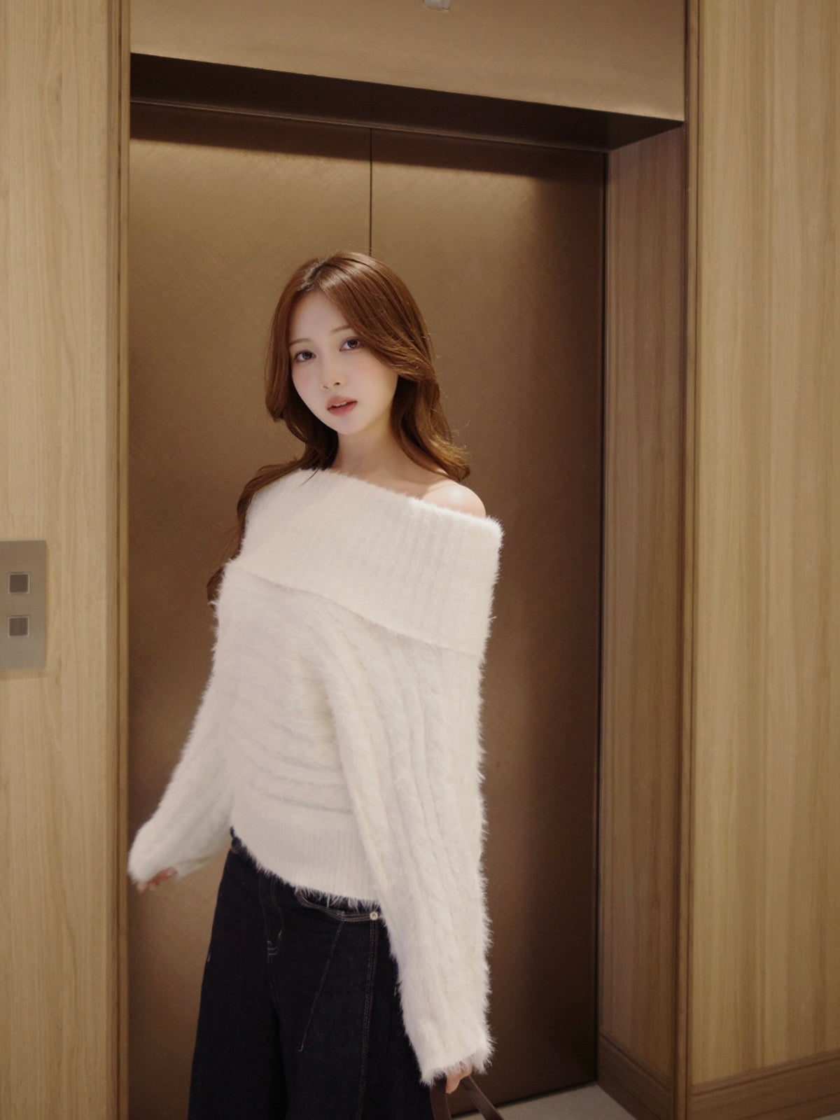 ワイドオフショルシャギーニット