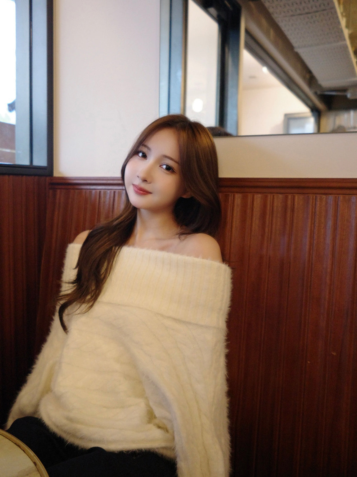 ワイドオフショルシャギーニット