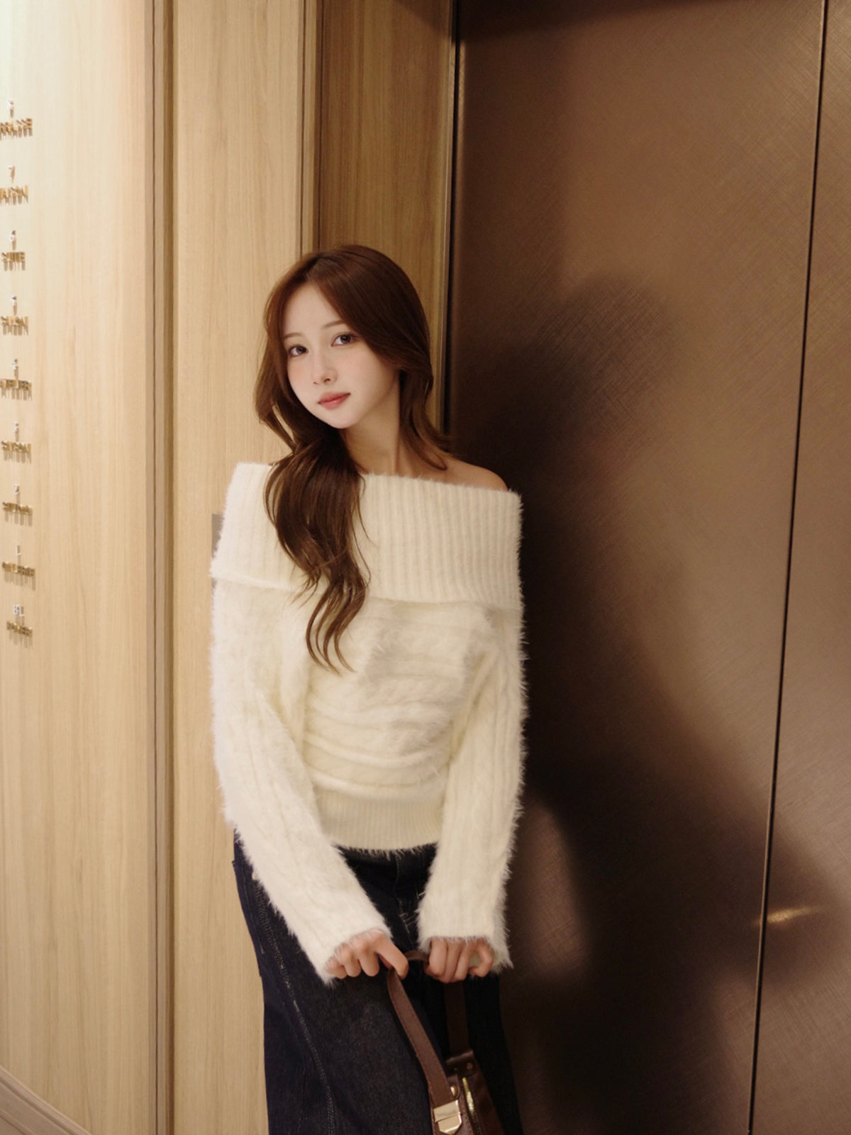 ワイドオフショルシャギーニット