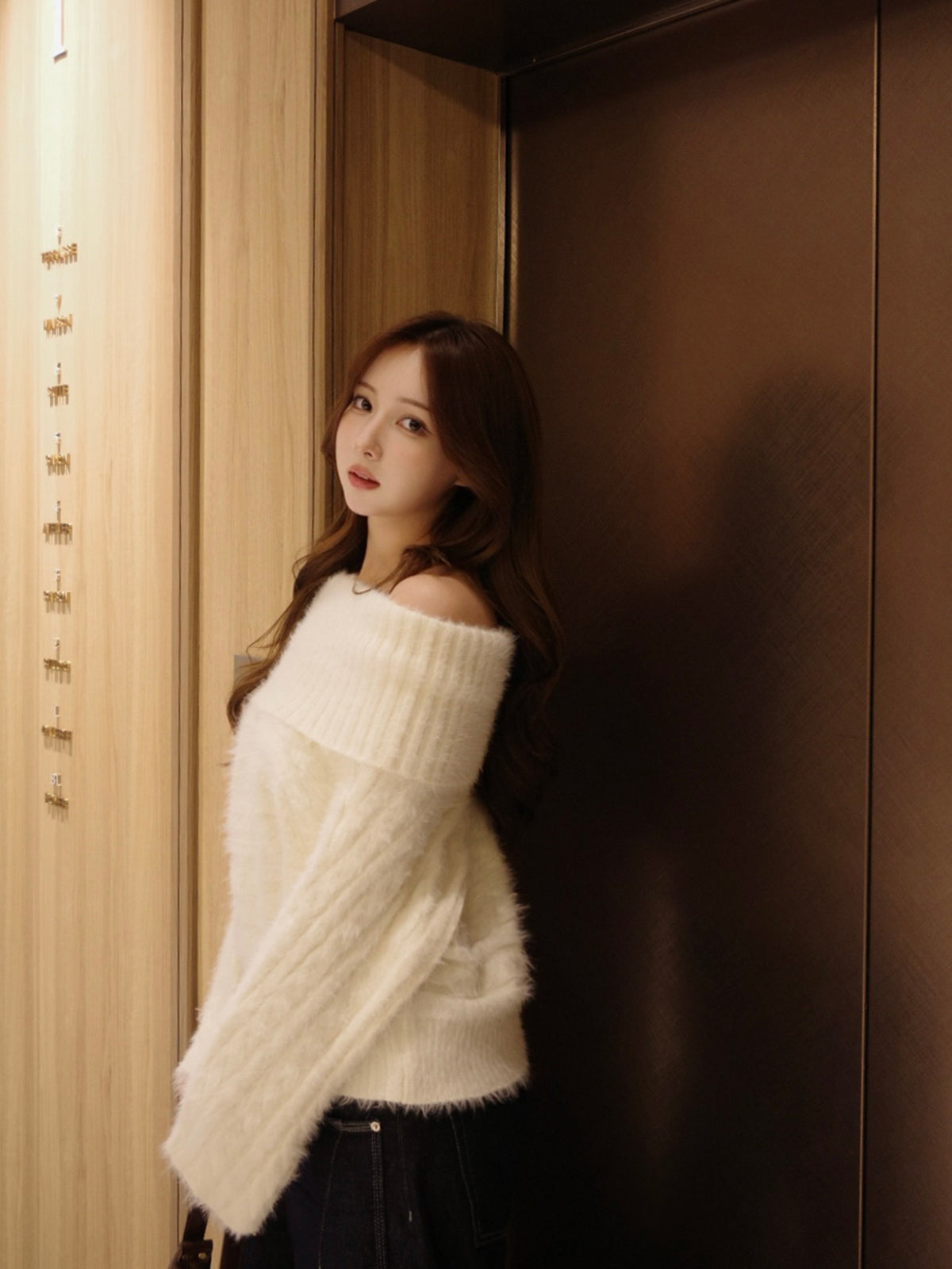 ワイドオフショルシャギーニット