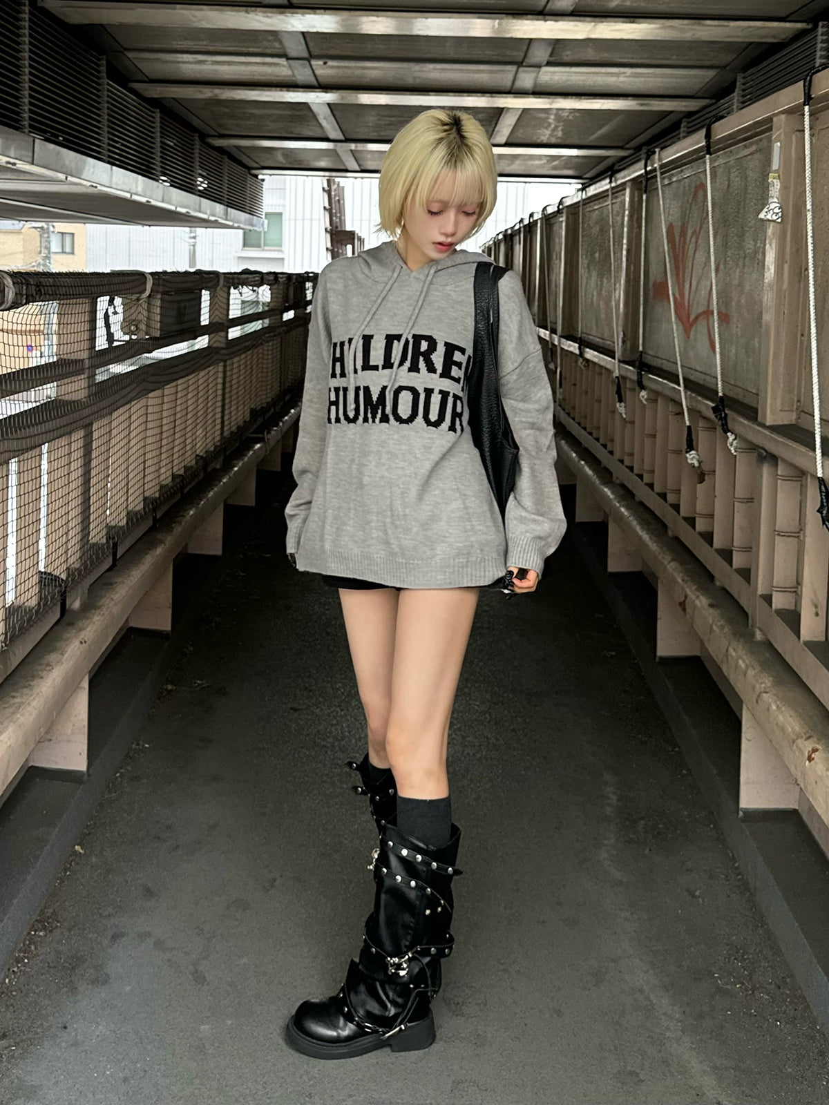 レタリングロゴフーディーニット