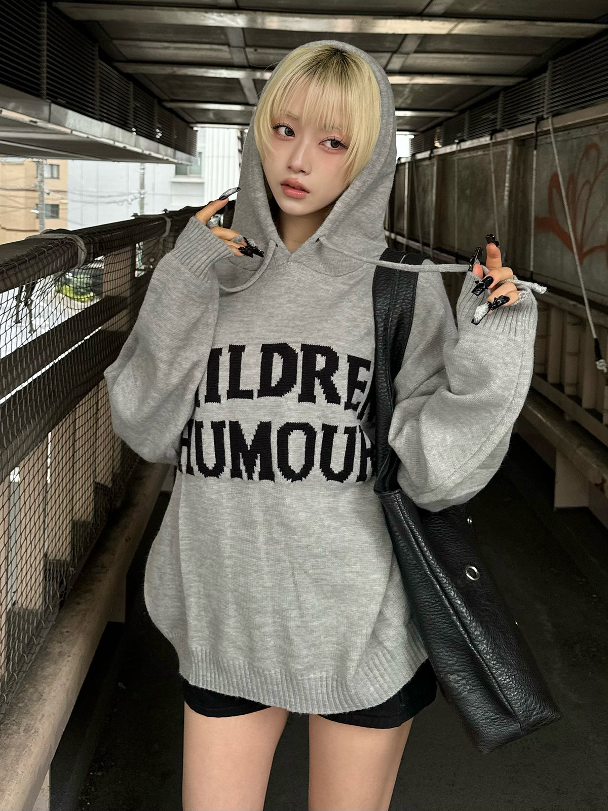 レタリングロゴフーディーニット