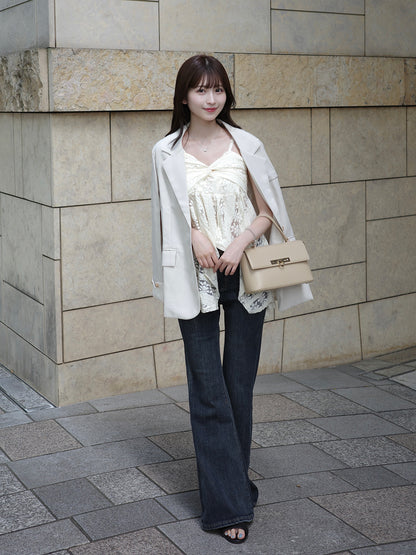 金色纽扣袖口夹克