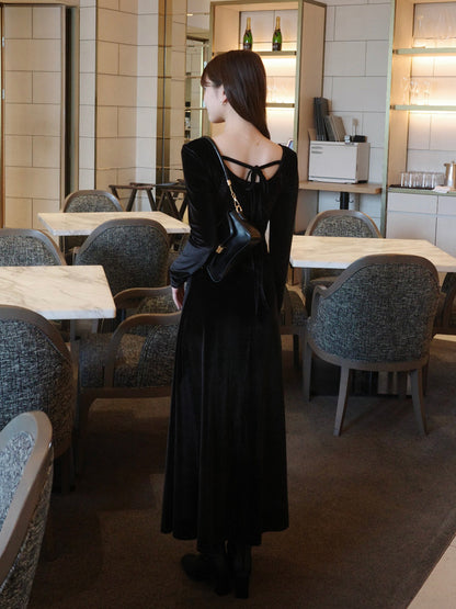 バックオープンベロアワンピース【1月中旬予約】