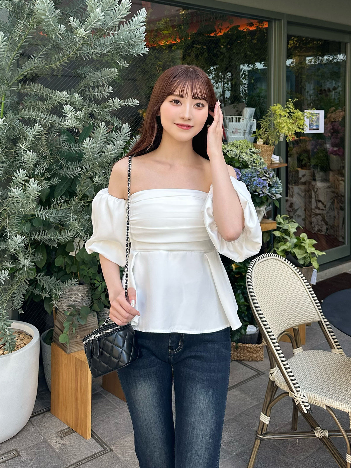 오프 숄더 퍼프 슬리브 개더 블라우스