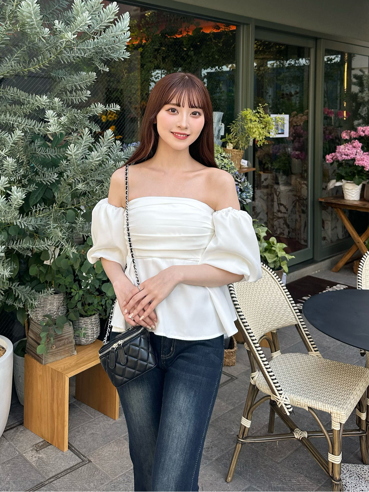 오프 숄더 퍼프 슬리브 개더 블라우스