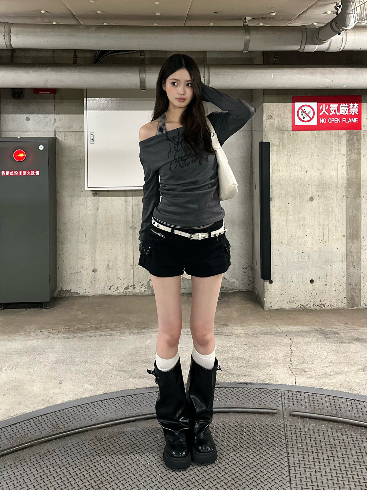 ホルターネックボーダードッキングカットソー