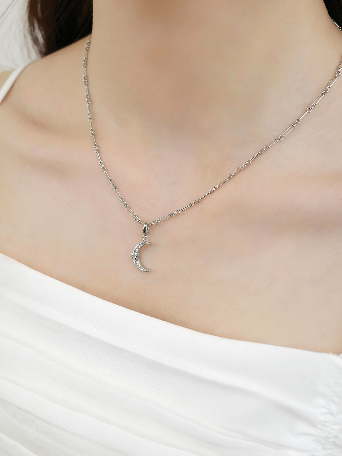 クリスタルルナチャーム