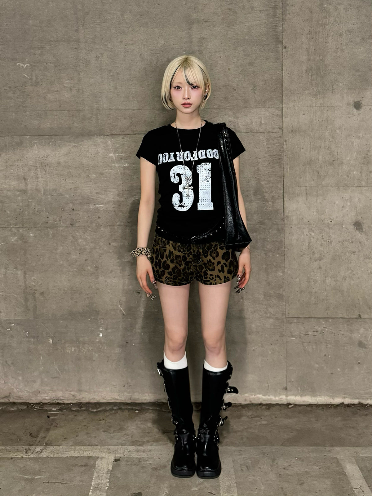 ダウンレタリングTシャツ