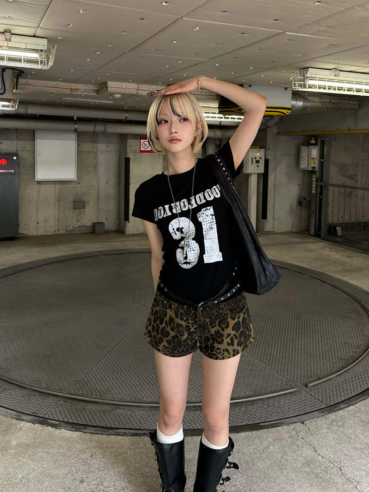 ダウンレタリングTシャツ