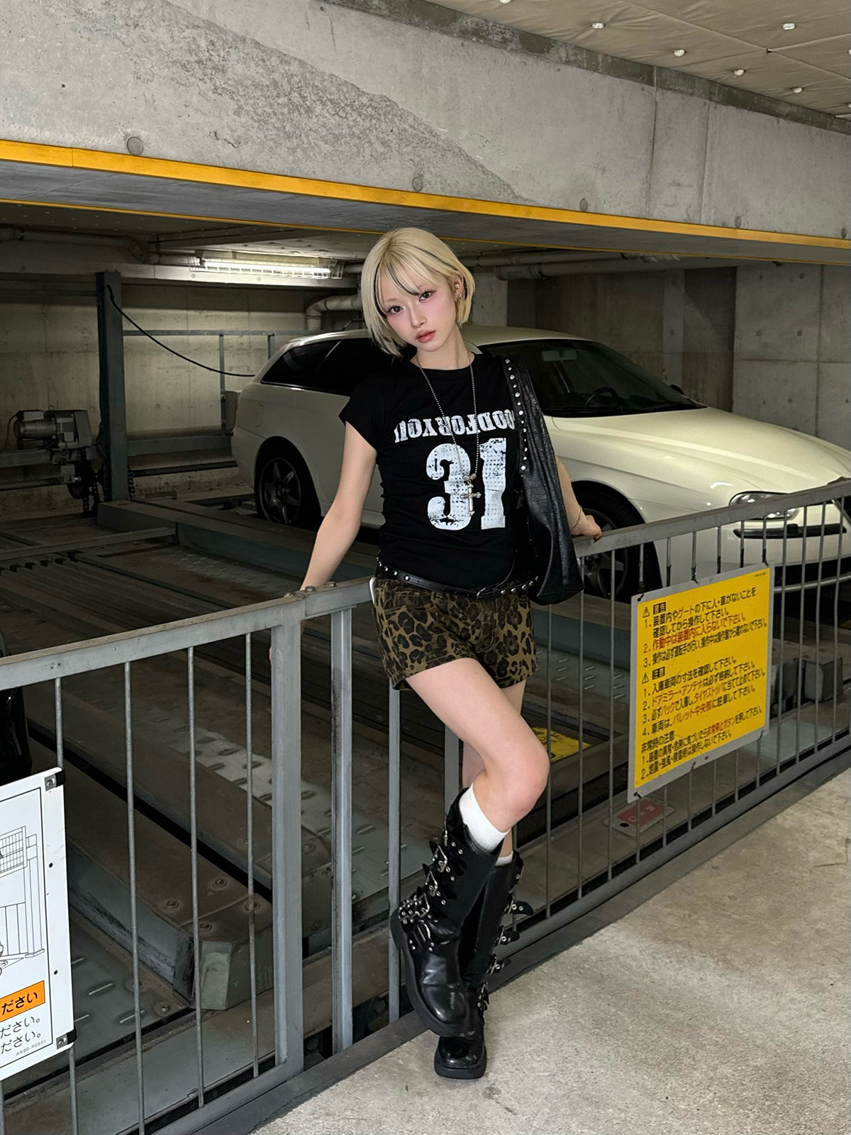 ダウンレタリングTシャツ