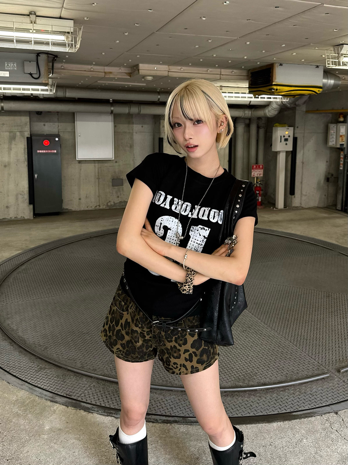 ダウンレタリングTシャツ