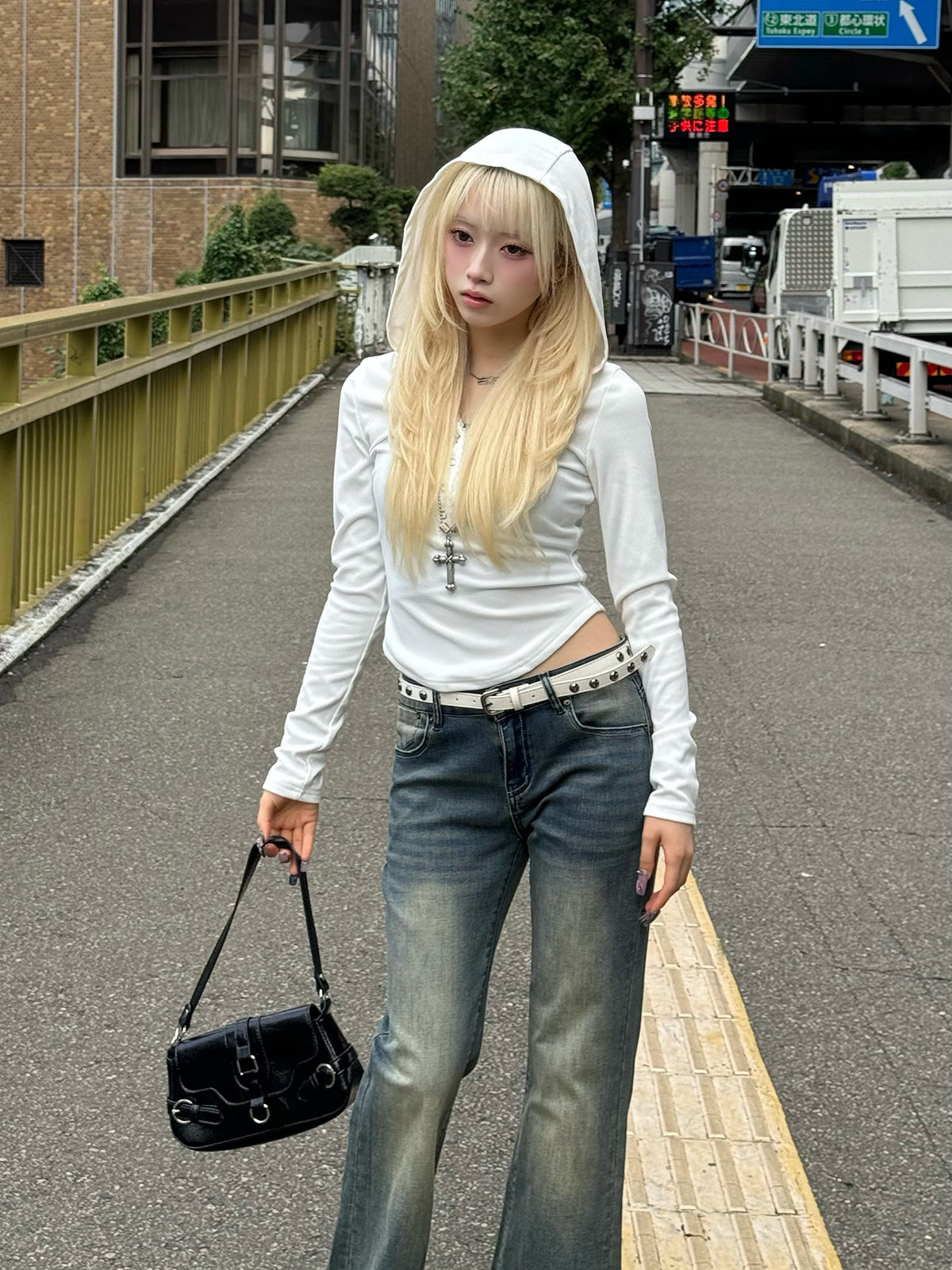 ウォッシングセミフレアデニムパンツ