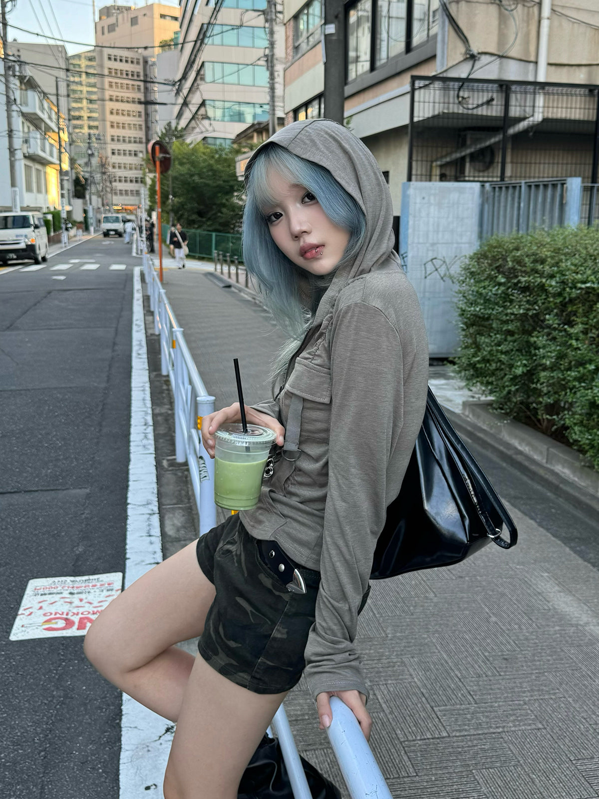 フラップポケットジップパーカー