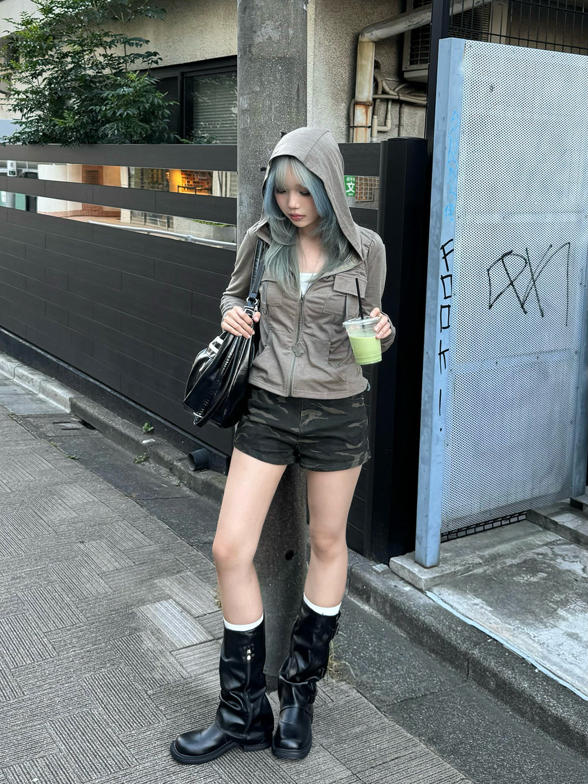 フラップポケットジップパーカー