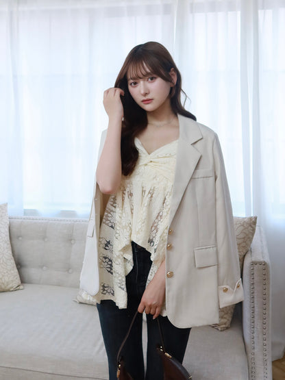 金色纽扣袖口夹克