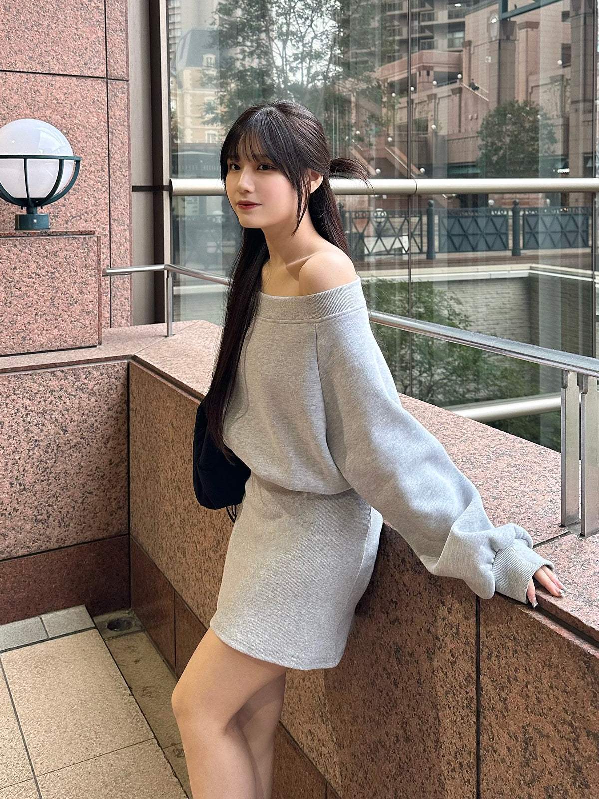 露肩運動衫緊身迷你連衣裙