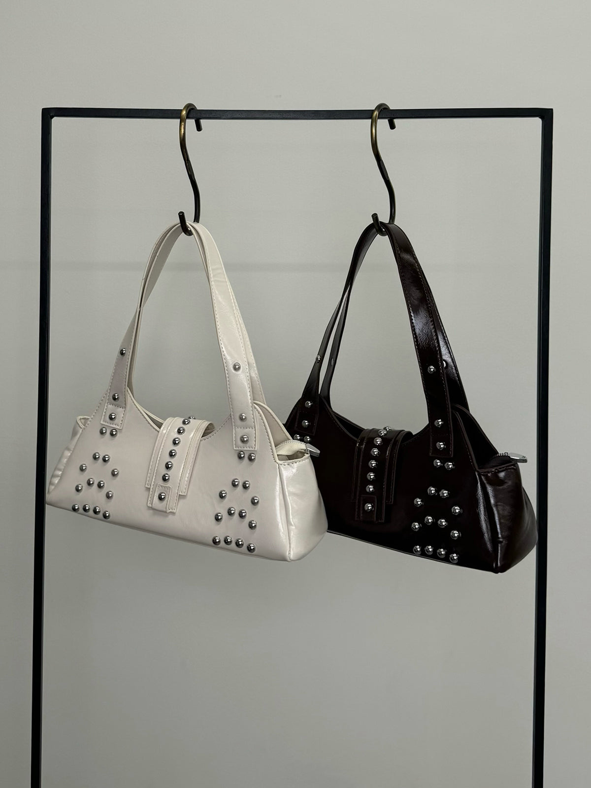 皮革触感铆钉手提包