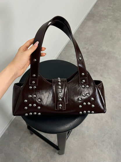 皮革触感铆钉手提包
