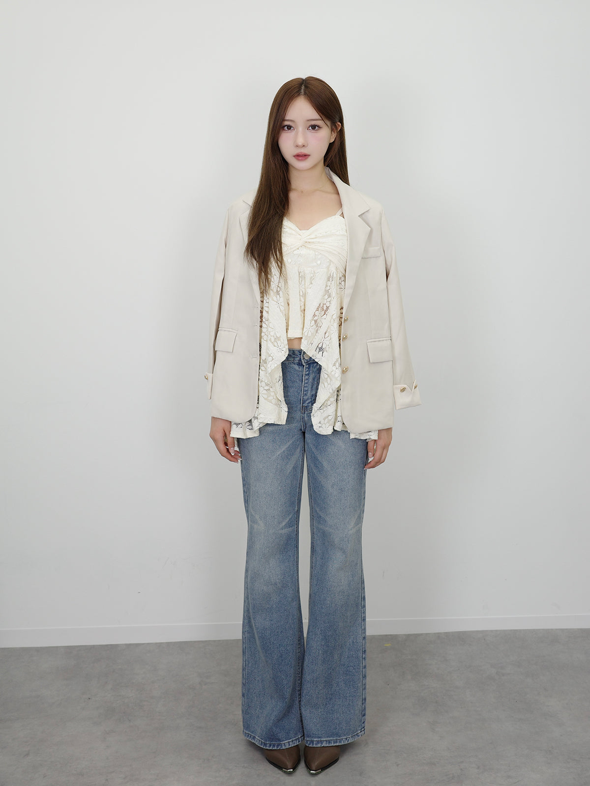 金色纽扣袖口夹克