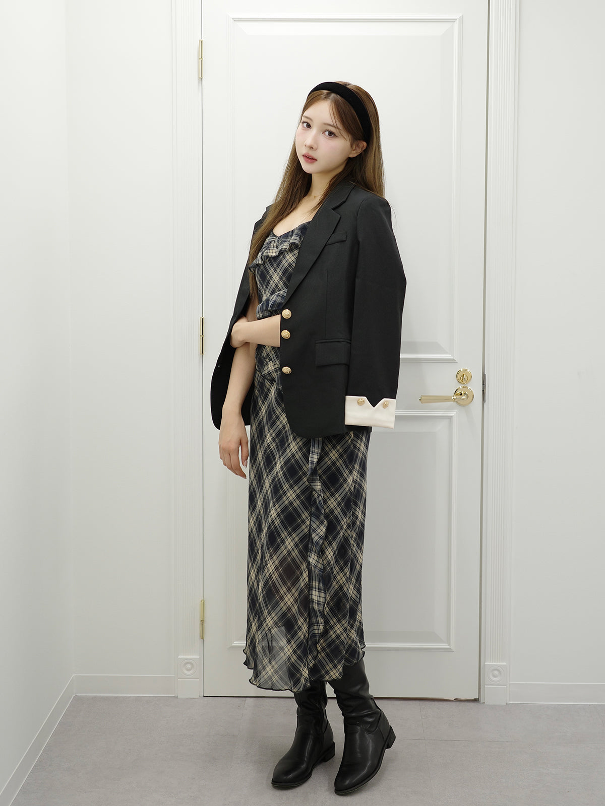 金色纽扣袖口夹克