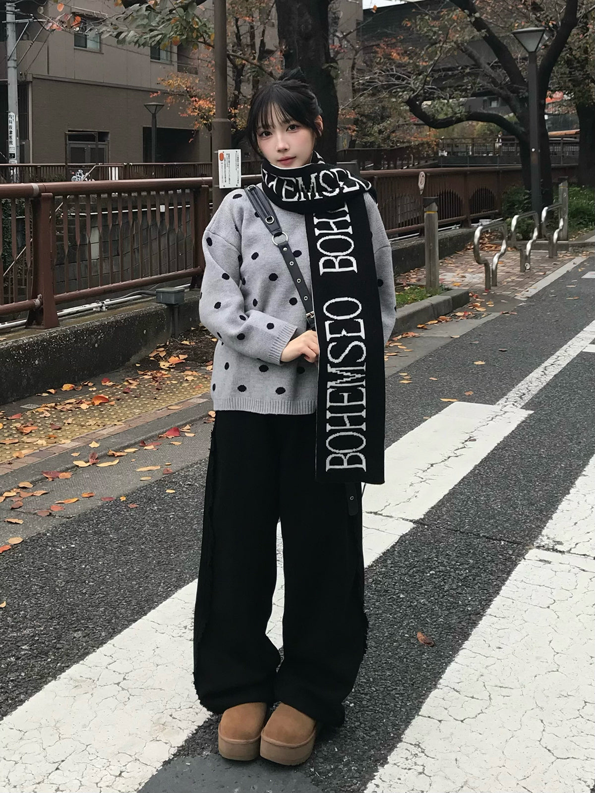 フリンジワイドブラックデニムパンツ