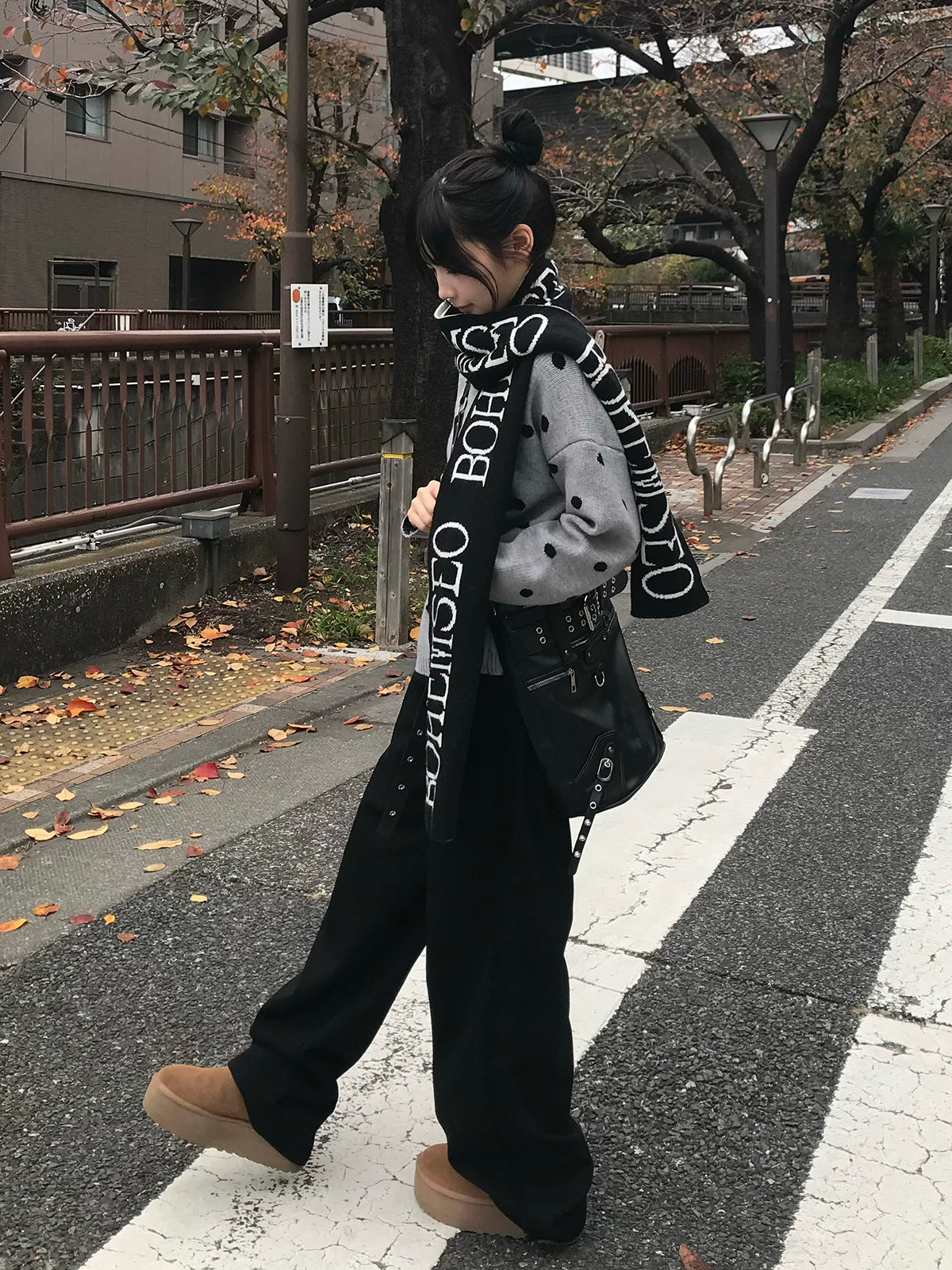 フリンジワイドブラックデニムパンツ