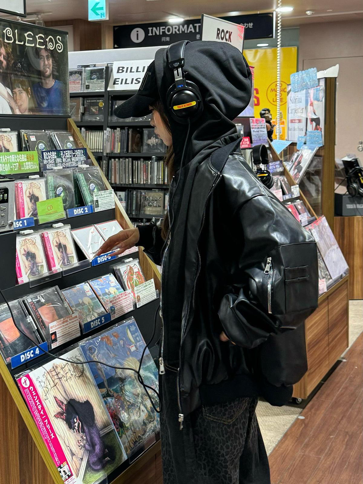 フーディージップレザータッチジャケット