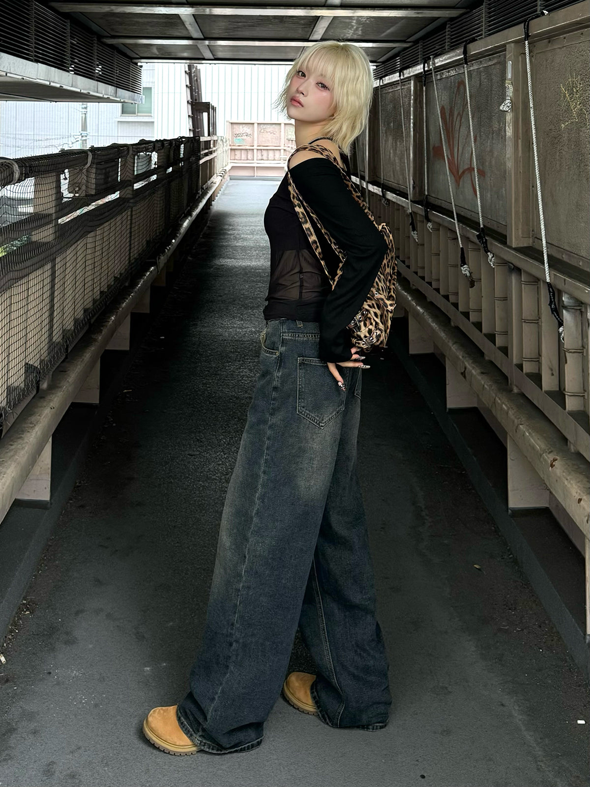 高腰洗水牛仔褲