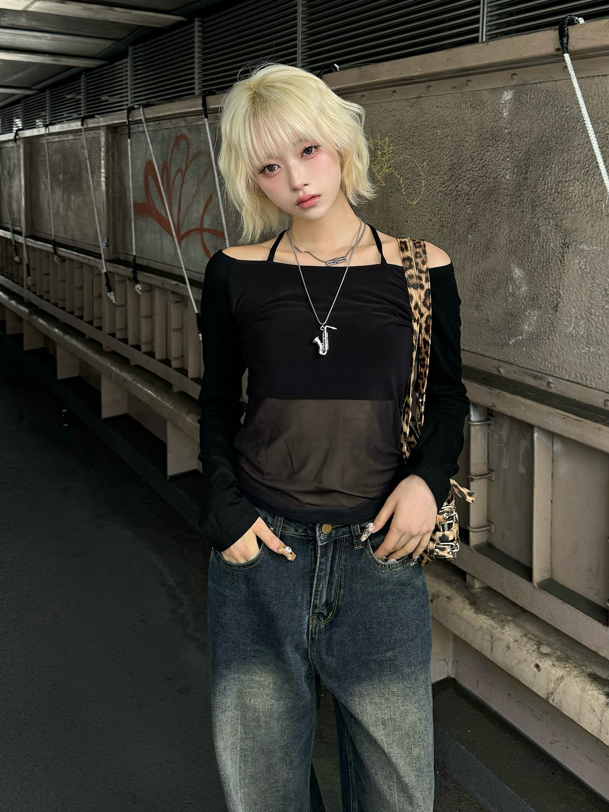 ホルターネックシースルーカットソー