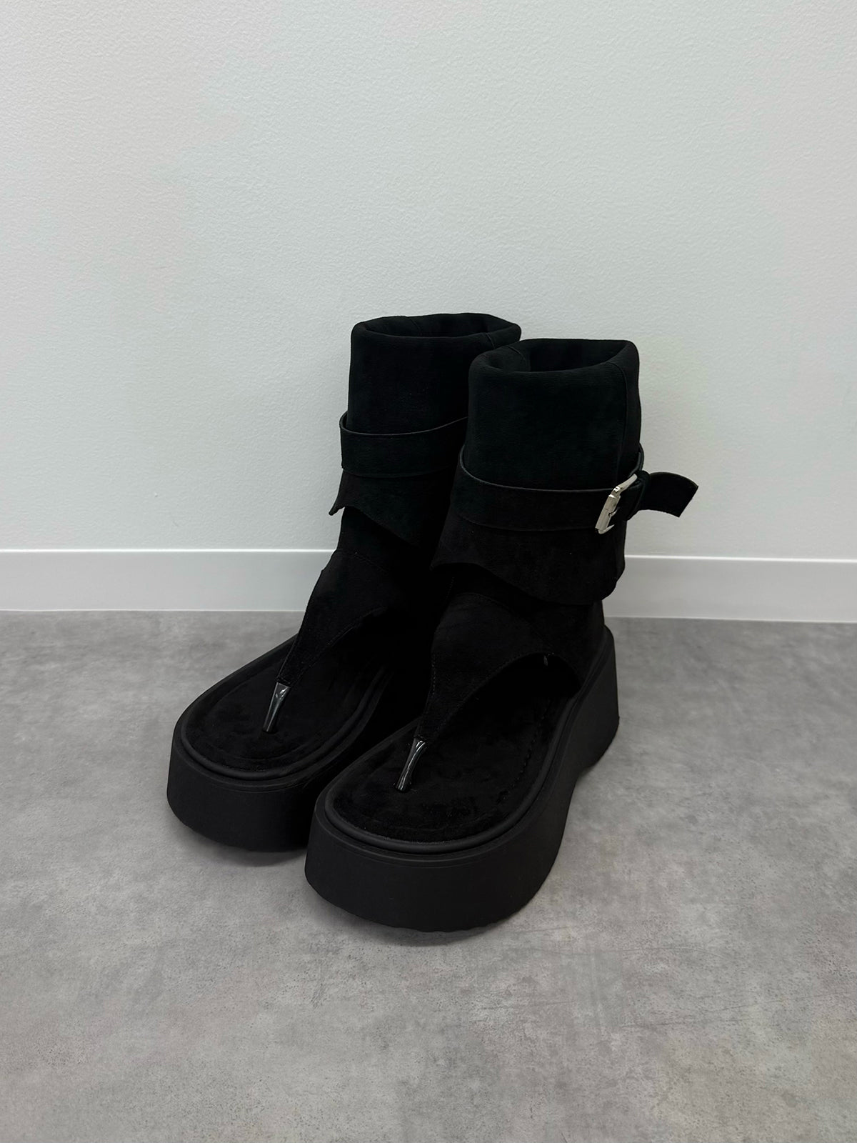 スエードライクトングブーツサンダル