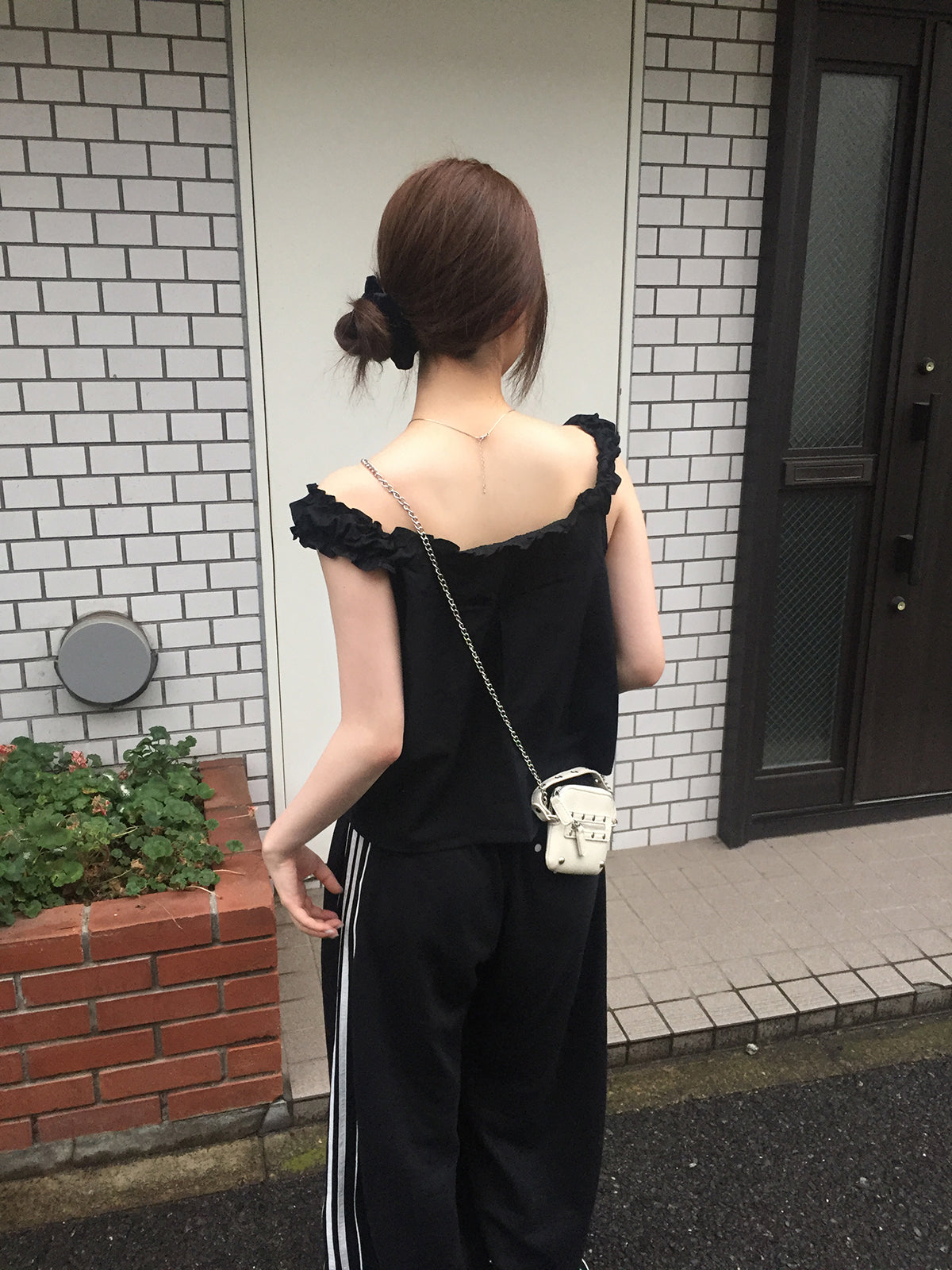 フリルショルダーノースリーブブラウス