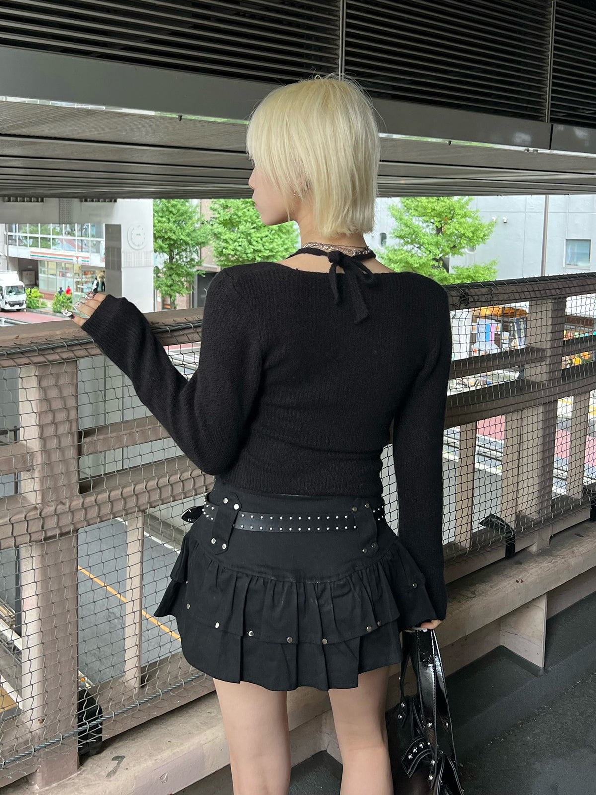 ホルターネックカシュクールニット