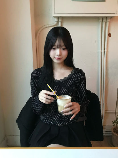 ドットレースVネックカットソー