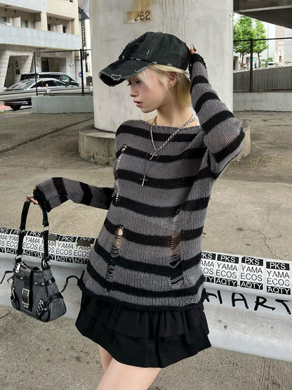 ボーダーダメージニット