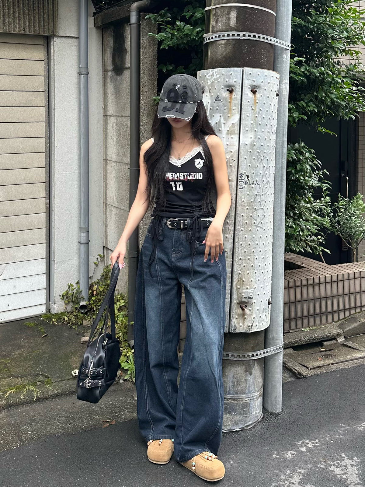 バックロゴカーブワイドデニムパンツ