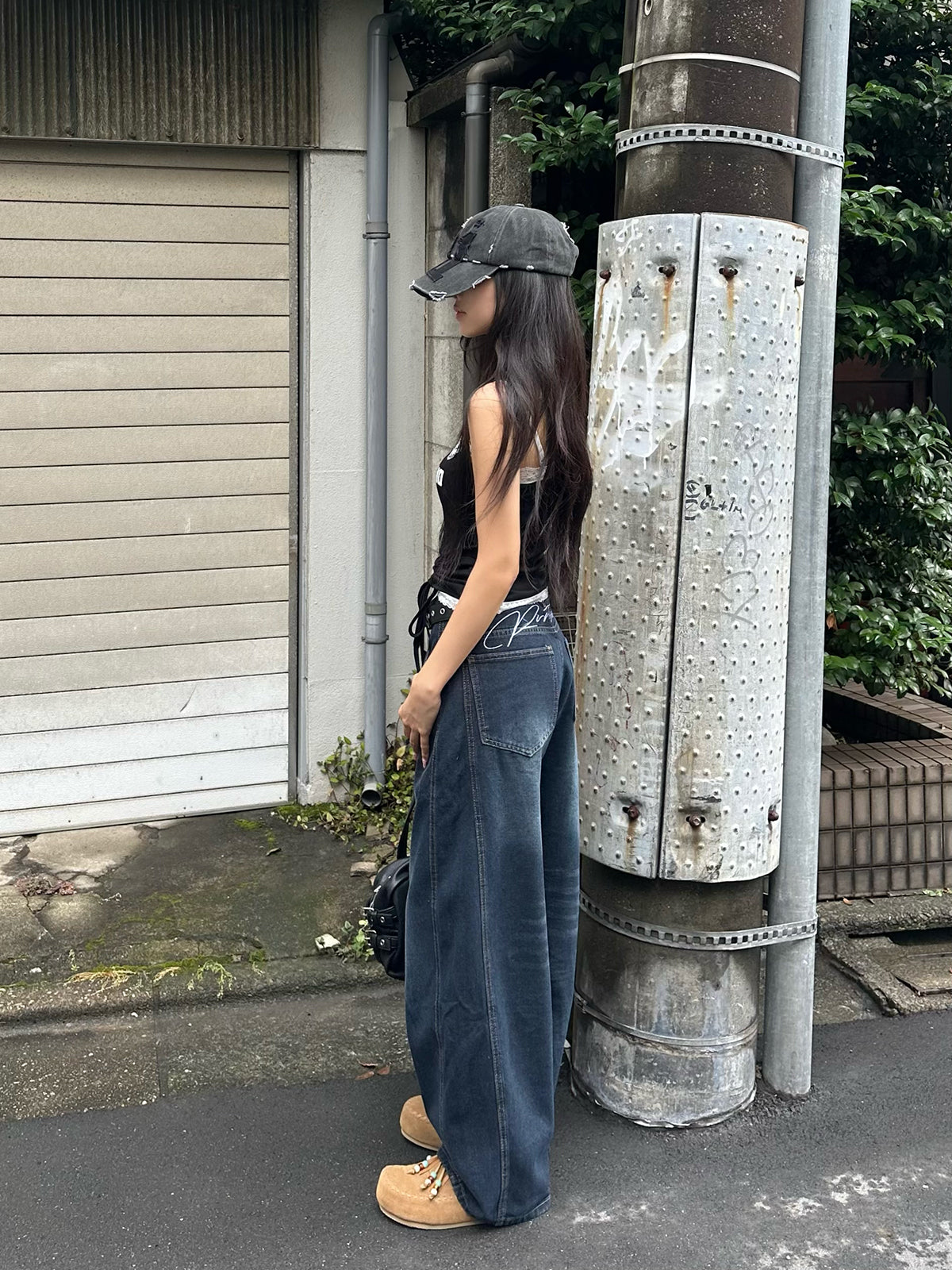 バックロゴカーブワイドデニムパンツ