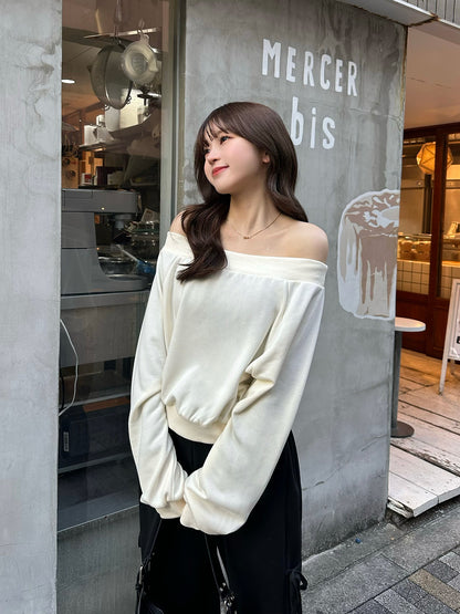 Off-the-shoulder design sweatshirt