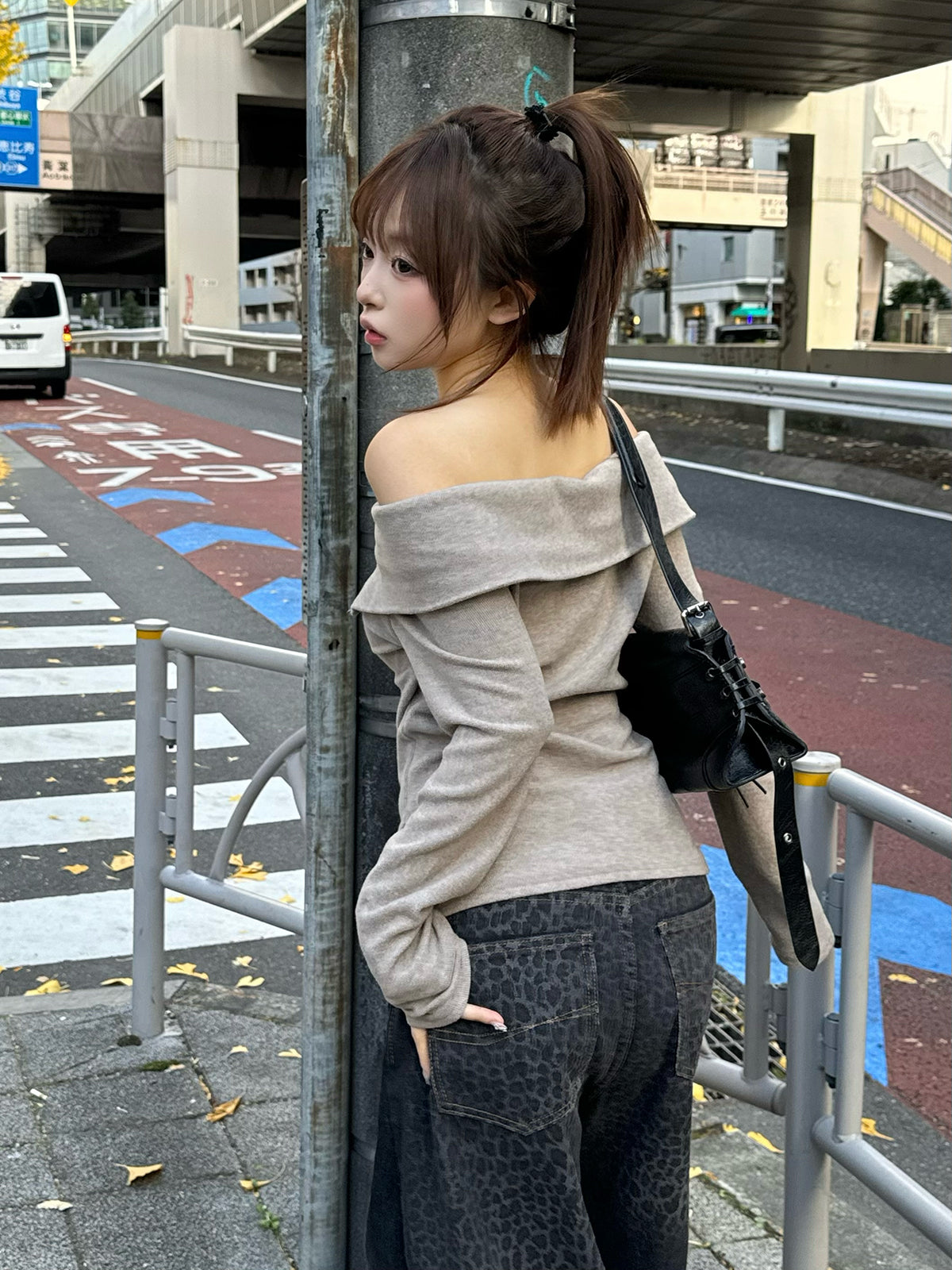 ソフトフリースオフショルカットソー