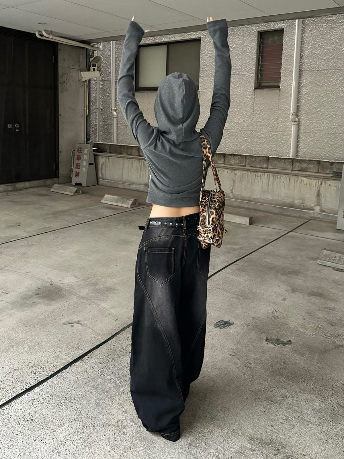 ボリュームカーブシルエットワイドデニムパンツ