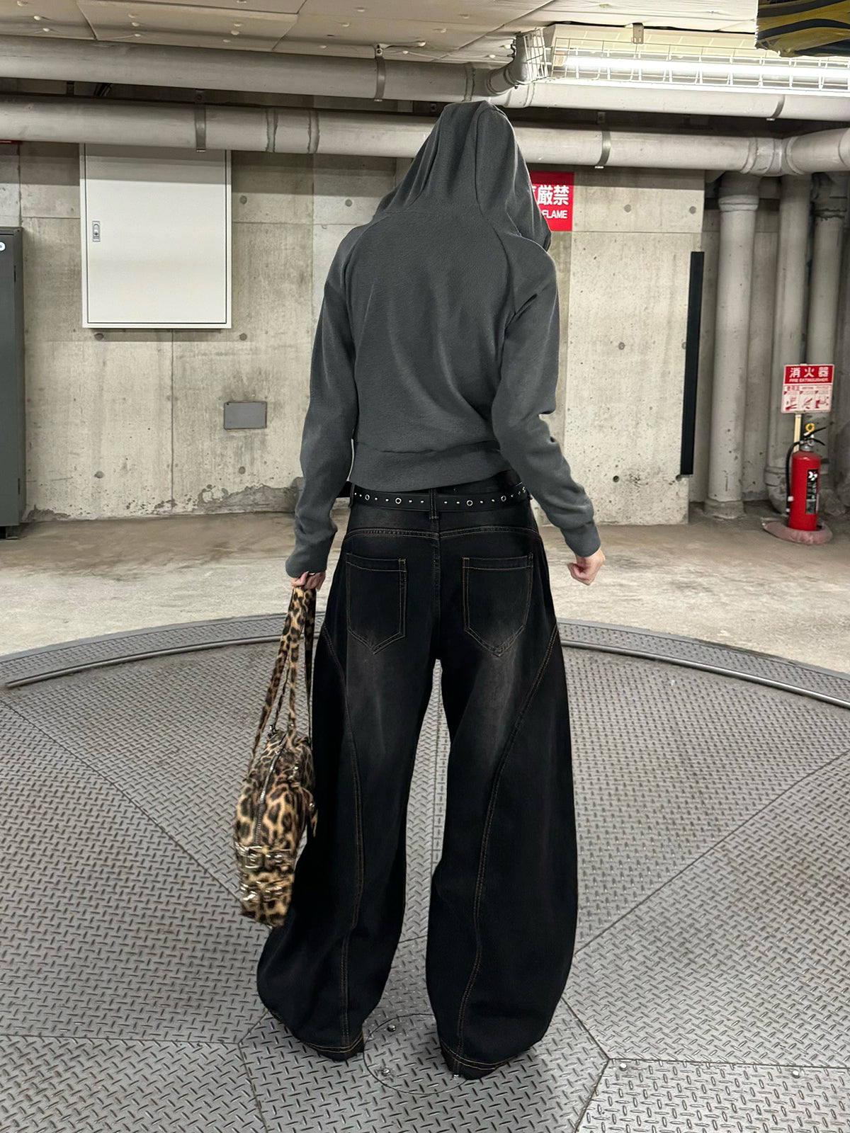 ボリュームカーブシルエットワイドデニムパンツ