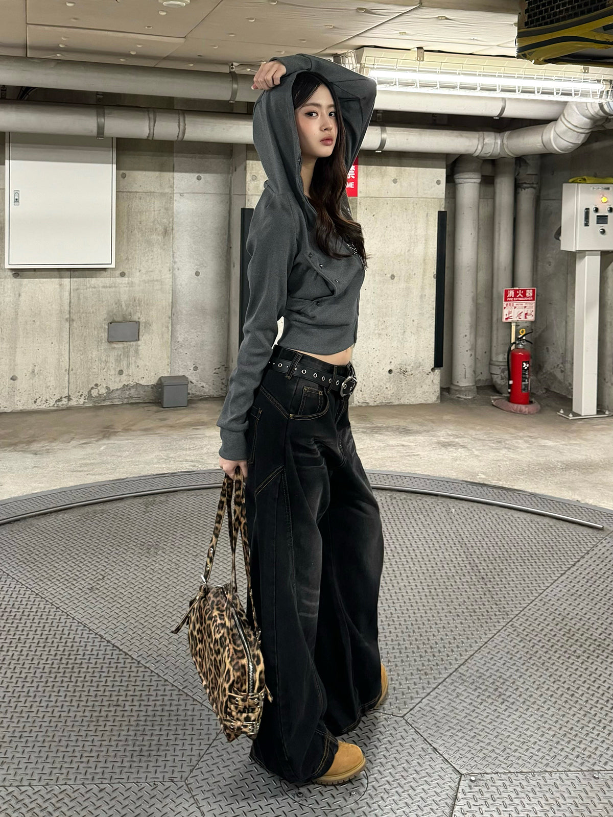 ボリュームカーブシルエットワイドデニムパンツ