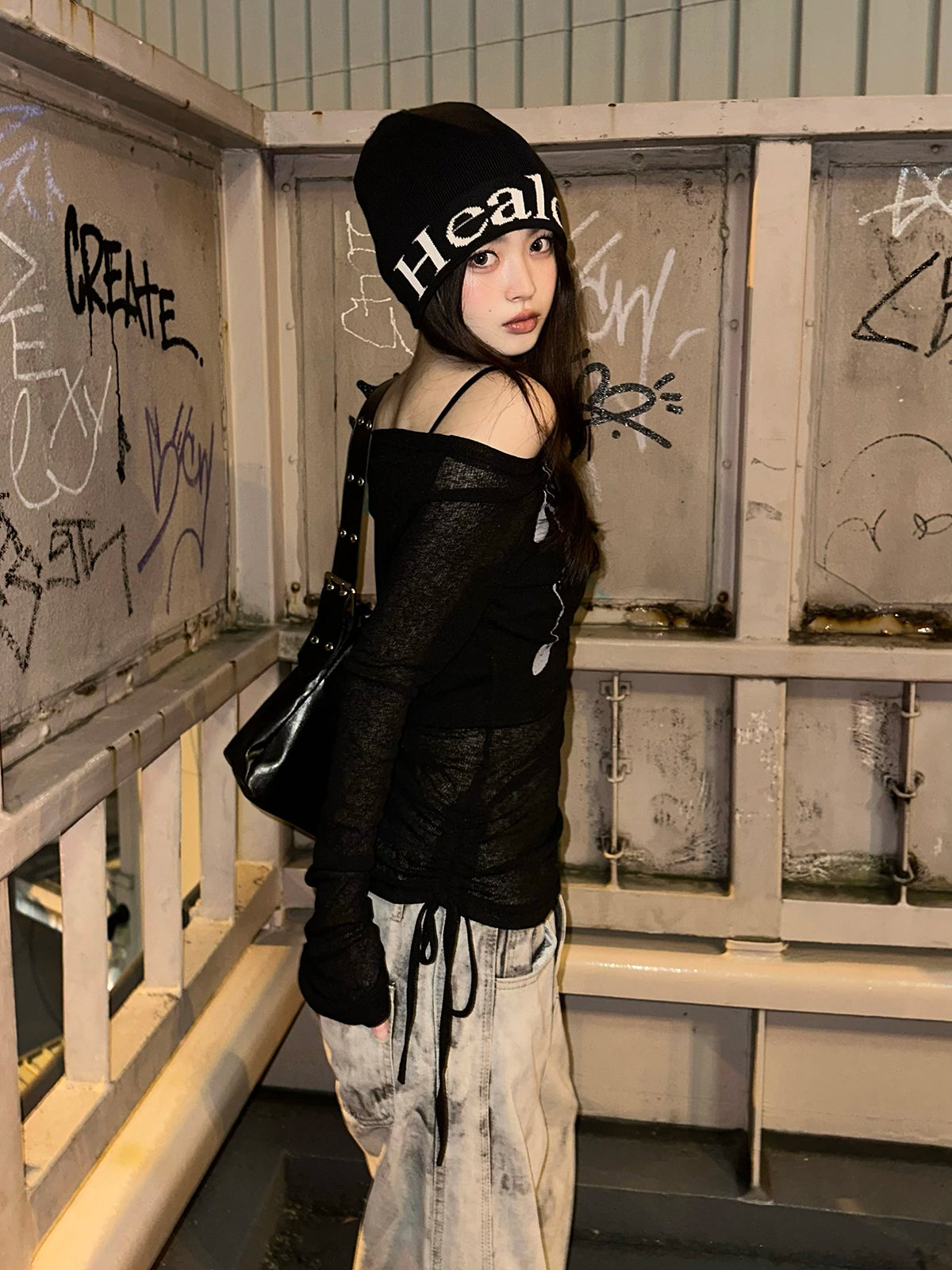 ネックレスデザインオフショルシアーカットソー