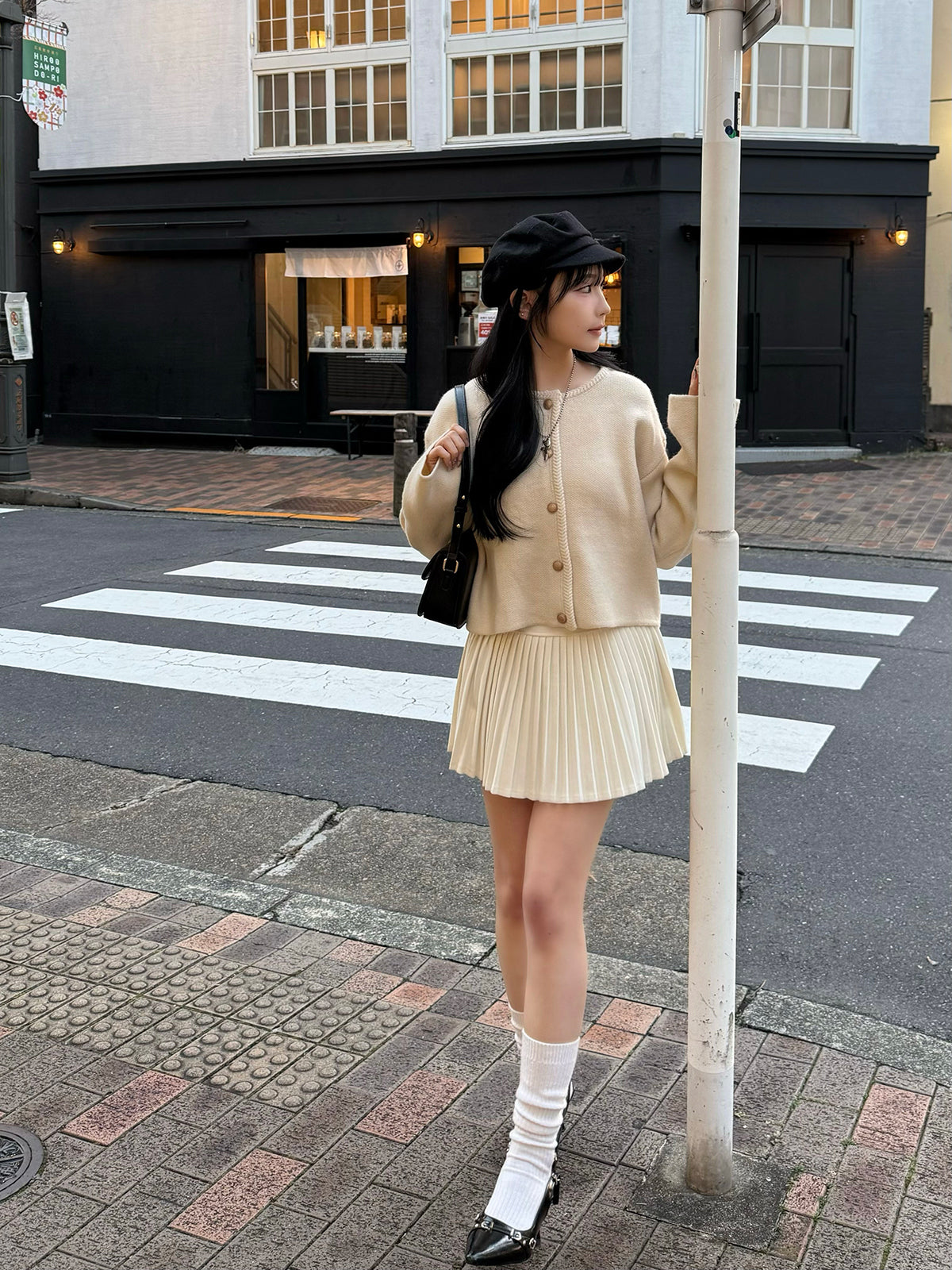 라운드넥 버튼 가디건